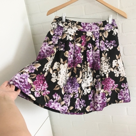 White House|Black Market Skirt Lilac Hydrangea Black Cream Pleated Coquette Sz 4 - Picture 7 of 13